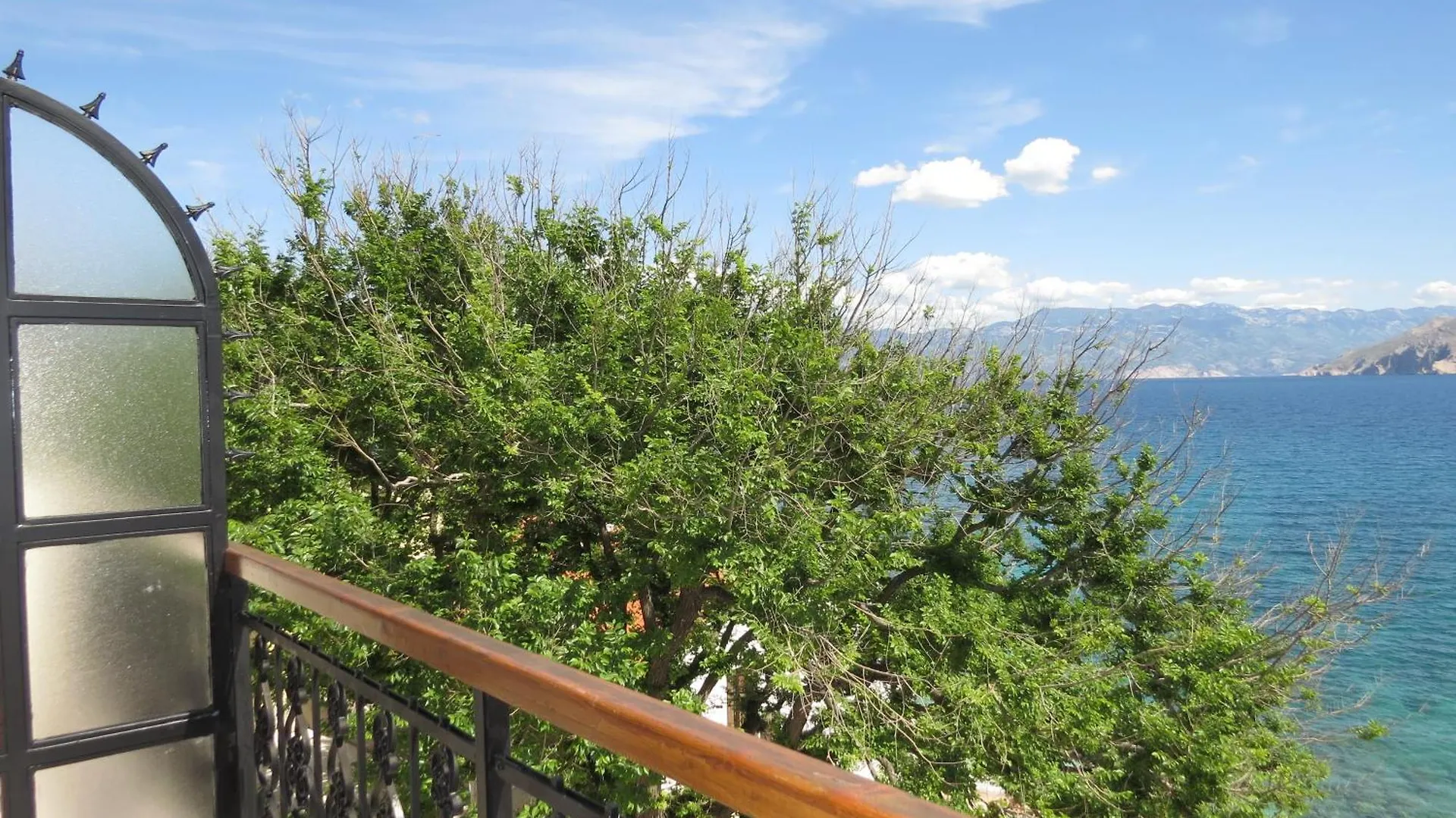 Apartments Authentic Baska 1 Croazia
